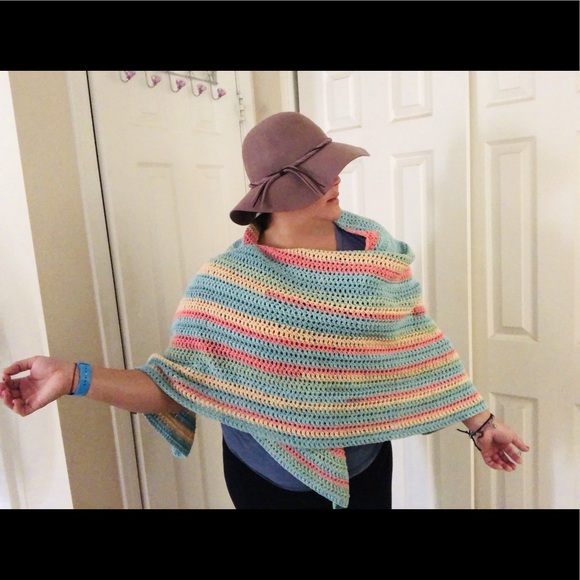 Crochet Triangle Shawl Scarf 🌼 Handmade 🌸 NEW - Picture 2 of 4